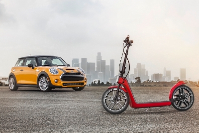 12.01.2015 Бренд MINI представил концепт электросамоката Citysurfer